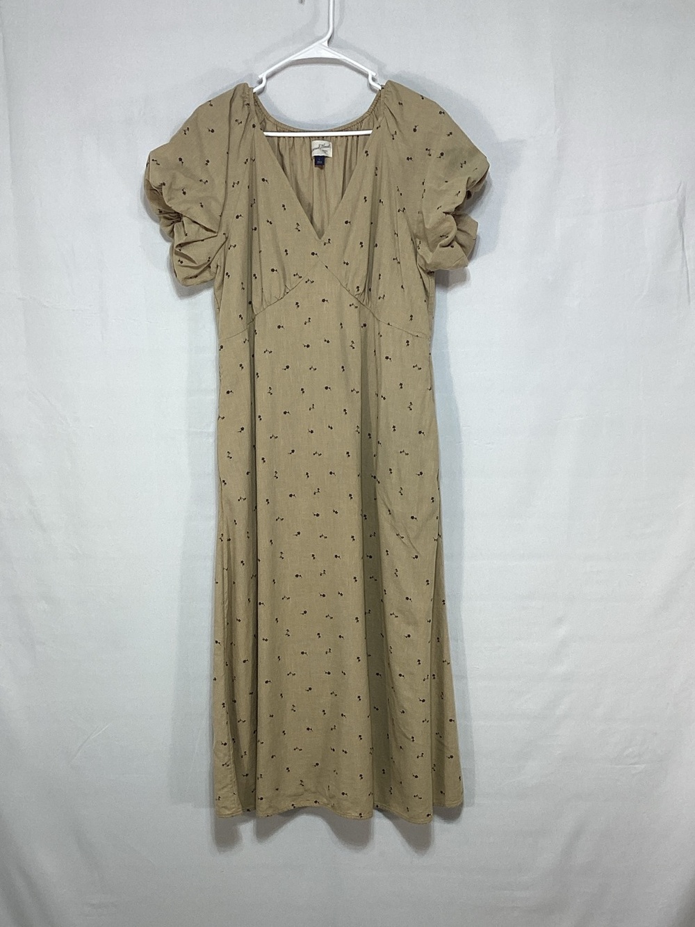 Universal Thread Tan Puff-Sleeve V-Neck Maxi Dress with Subtle Print